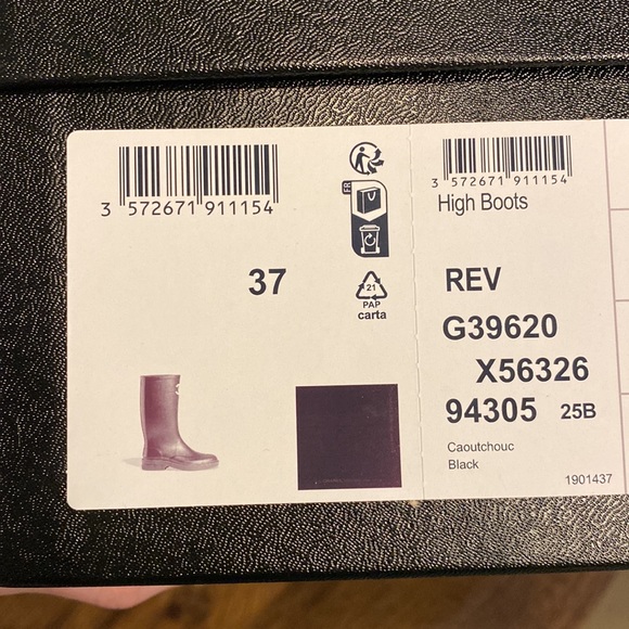 CHANEL Rain Boots NIB Auth - Picture 7 of 11